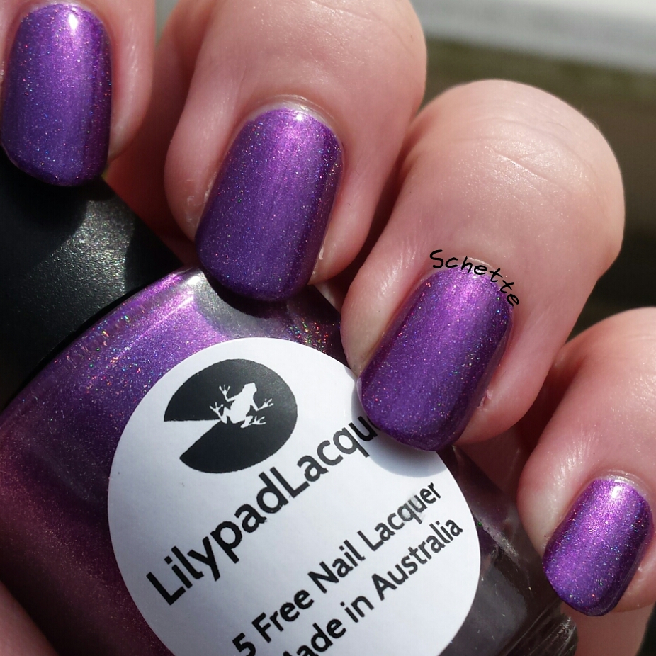Le Vernis Lilypad Lacquer Good girl gone bad