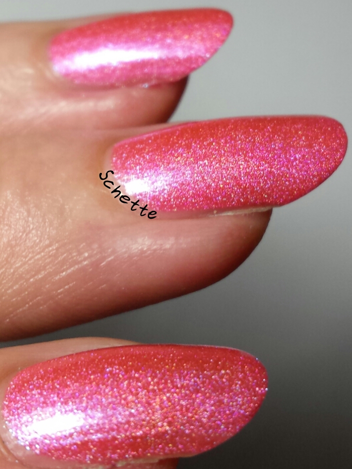 Le vernis Aly's Dream Pink Berry - Holo Grail Box Mars 2014