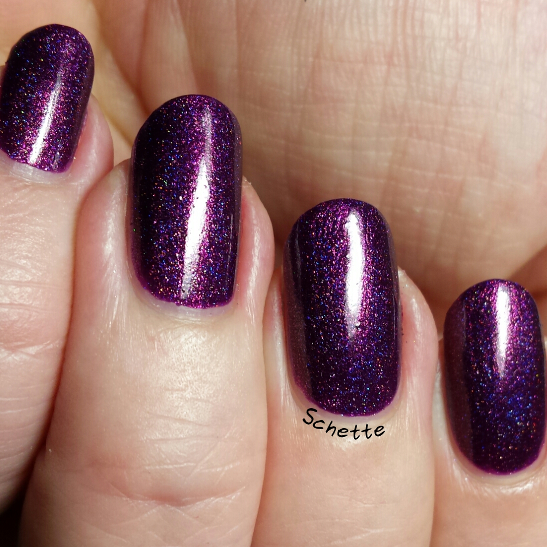 Le vernis Alluring Beauty de Glittering Elements