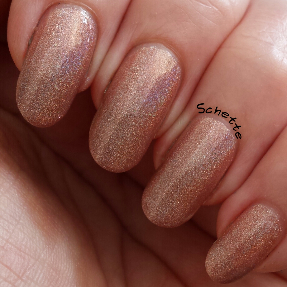 Le vernis Pretty Jelly Blithe