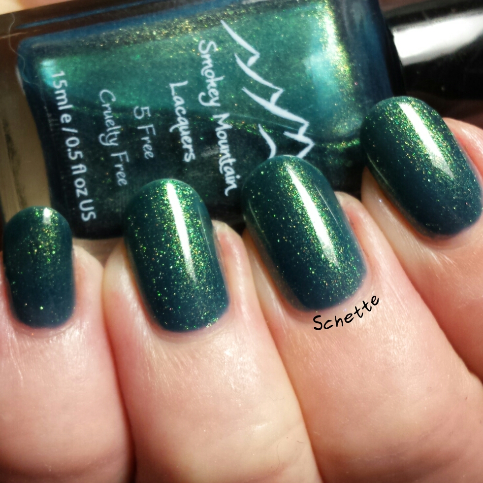 Les vernis Smokey Mountain Lacquers Forsaken et Un-Teal the end.