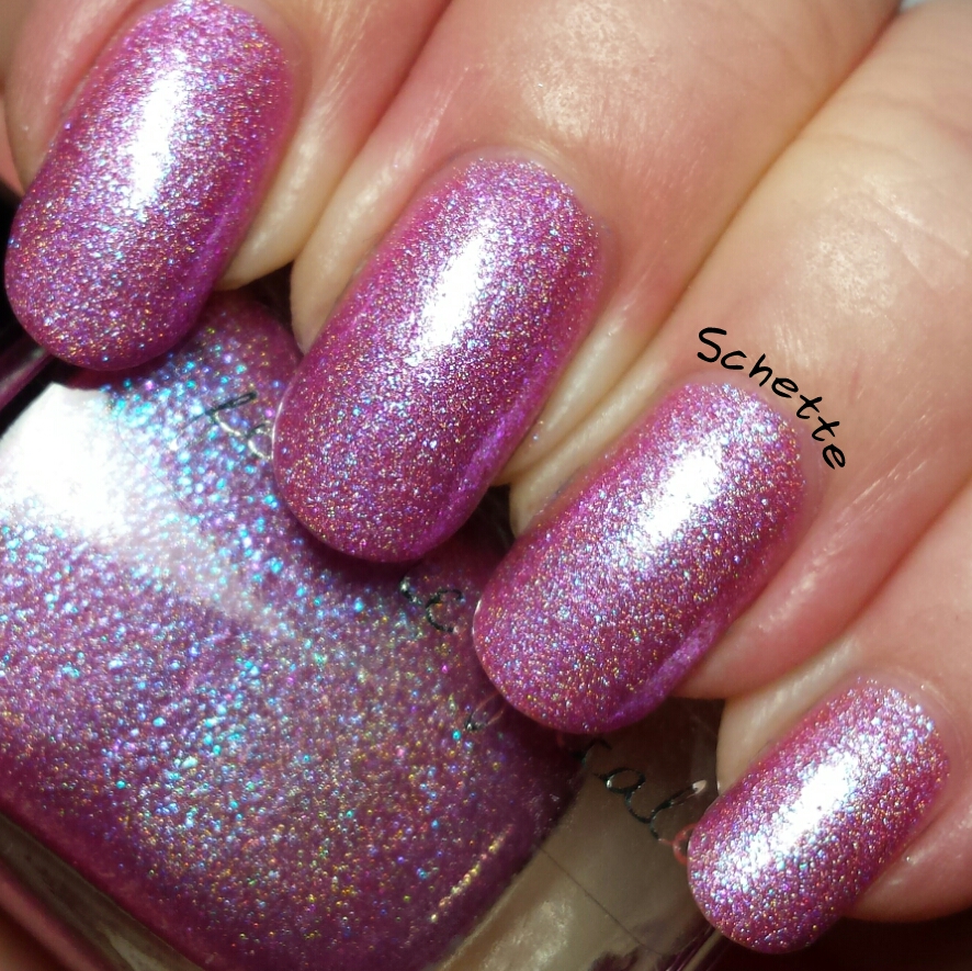 Femme Fatale - Etherum, Gossamer Dust, and the gemstome collection