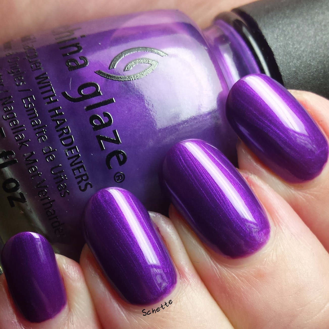 China Glaze : Coconut Kiss, Opi : The man with a golden gun