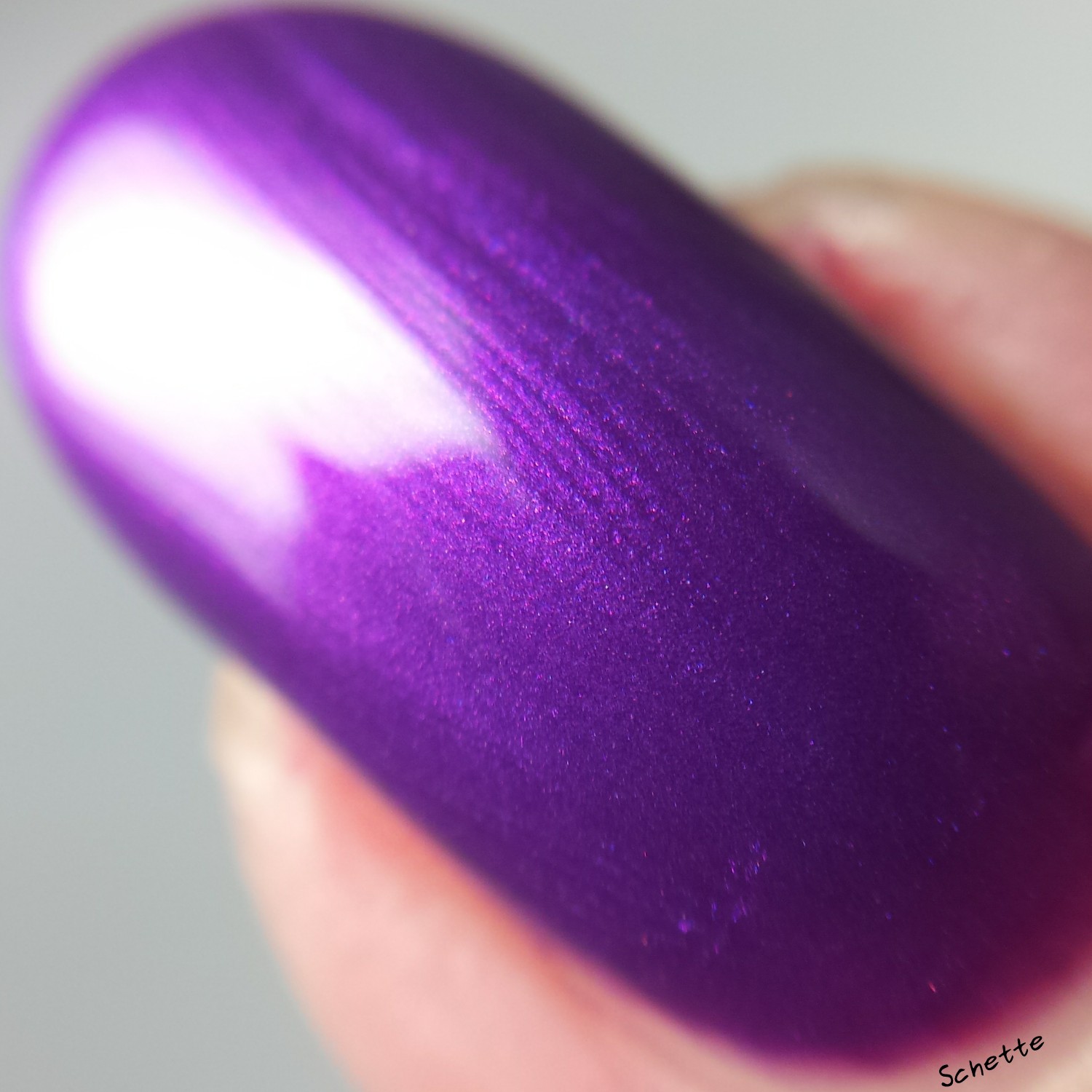 China Glaze : Coconut Kiss, Opi : The man with a golden gun