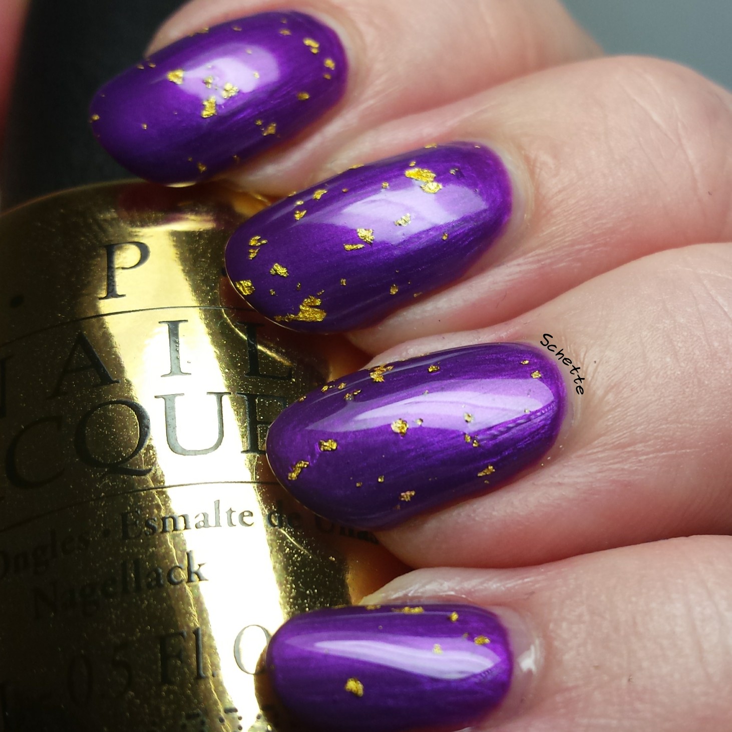 China Glaze : Coconut Kiss, Opi : The man with a golden gun