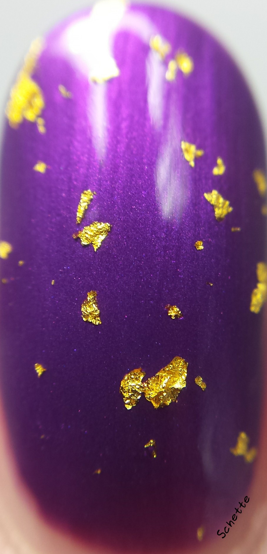 China Glaze : Coconut Kiss, Opi : The man with a golden gun