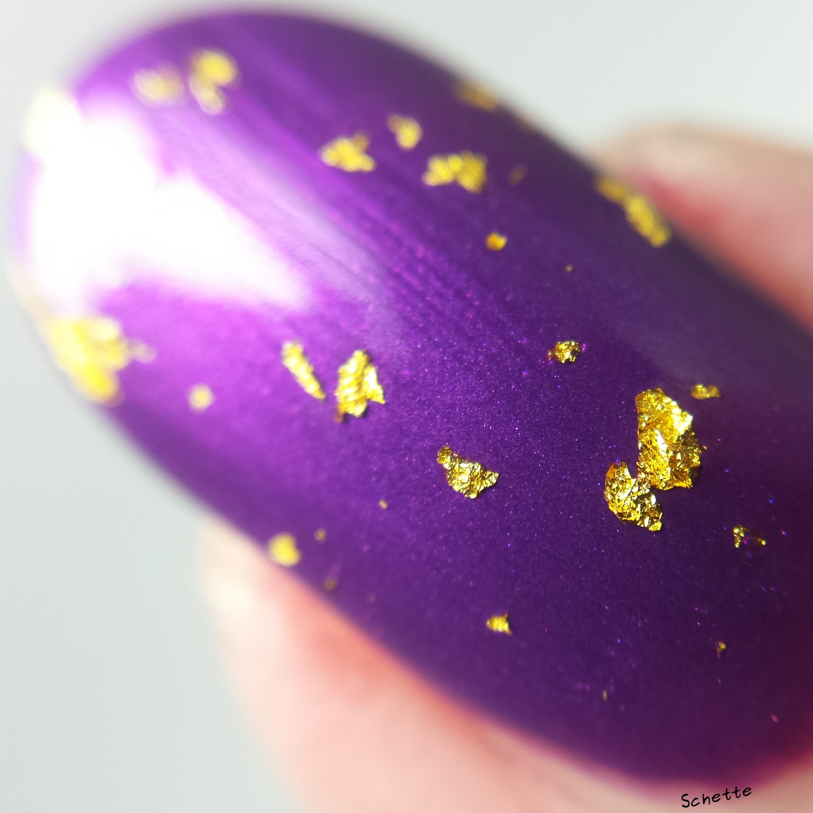 China Glaze : Coconut Kiss, Opi : The man with a golden gun