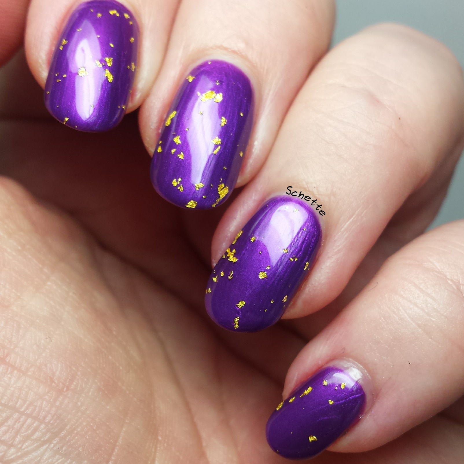 China Glaze : Coconut Kiss, Opi : The man with a golden gun
