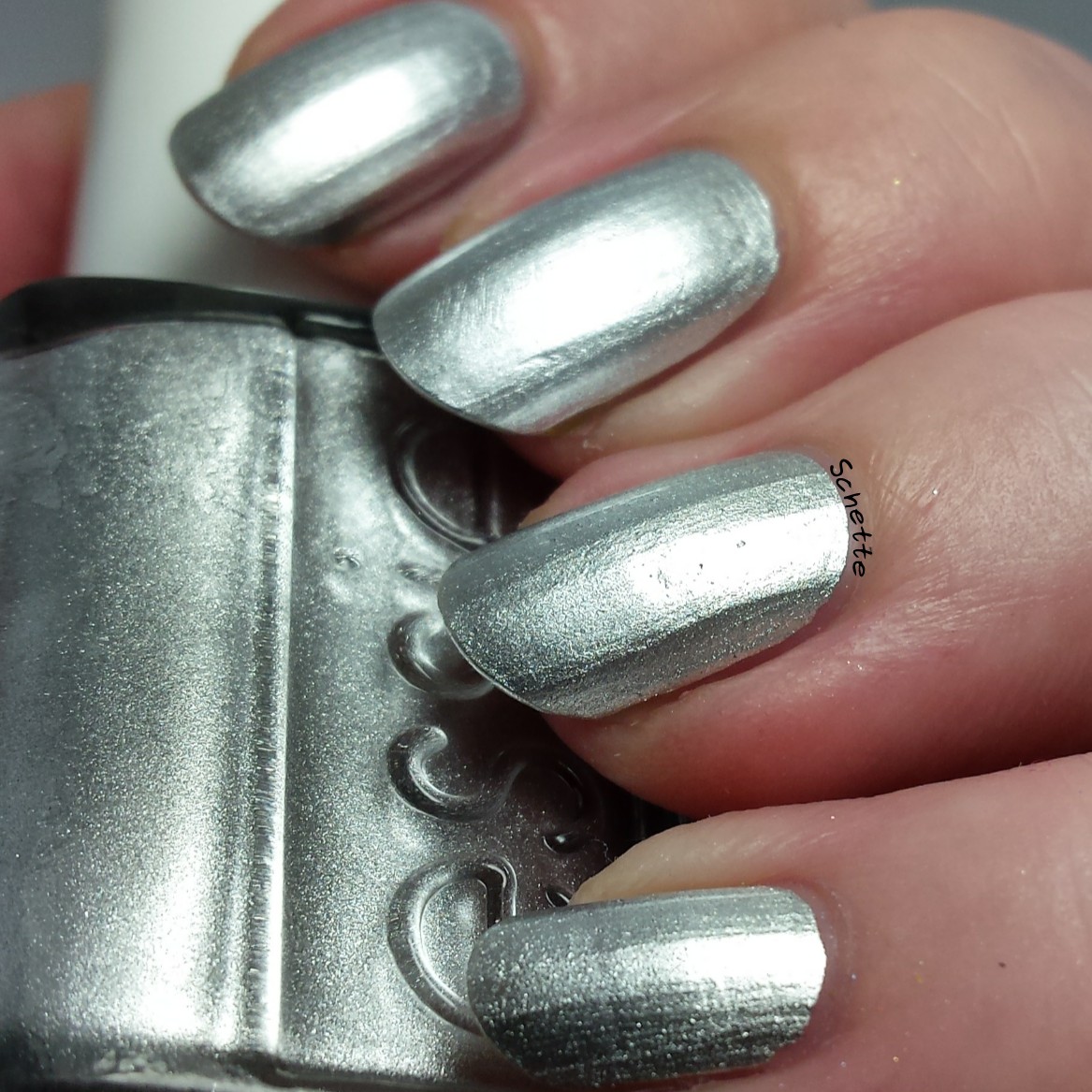 Essie : No Place like chrome