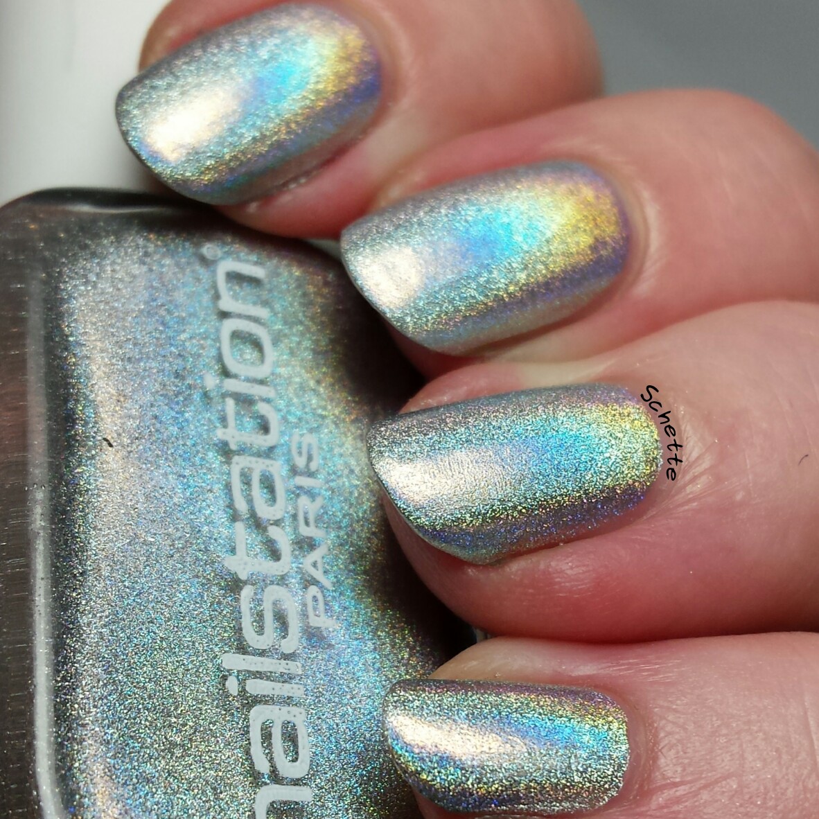 Nailstation : Illusion + Comparison to Chanel Holographic