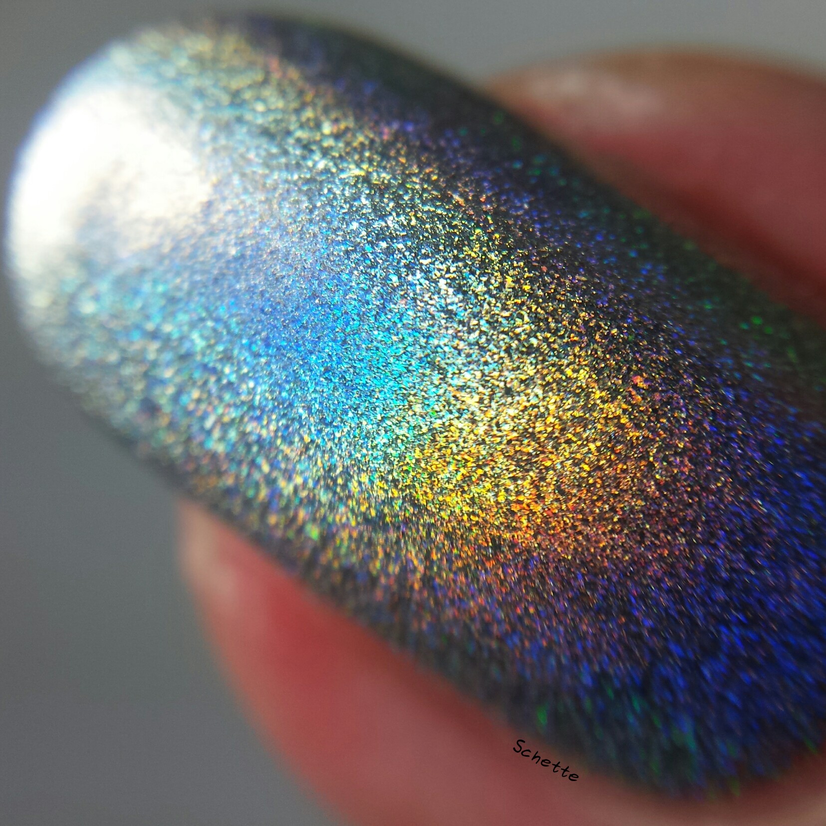 Nailstation : Illusion + Comparison to Chanel Holographic